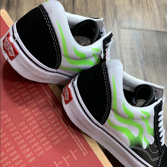 WMNS VANS OLD SKOOL FLAME black/true white - Picture 10 of 16